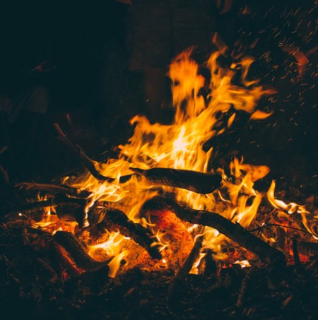 دانلود آهنگ آتیش بیبی چشات خیلی اتیشه